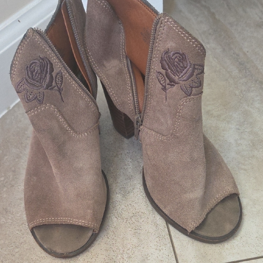 Lucky Brand Women's Brown Suede Mules with Floral Embroidery - Picture 3 of 12